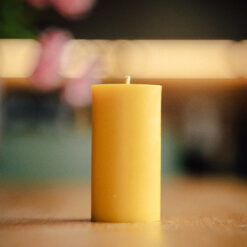 Свічка-циліндр із бджолиного воску