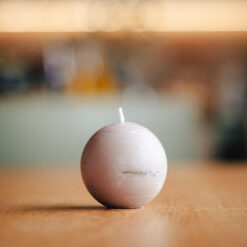 "Магія сандалу", свічка-куля з ароматом сандалу